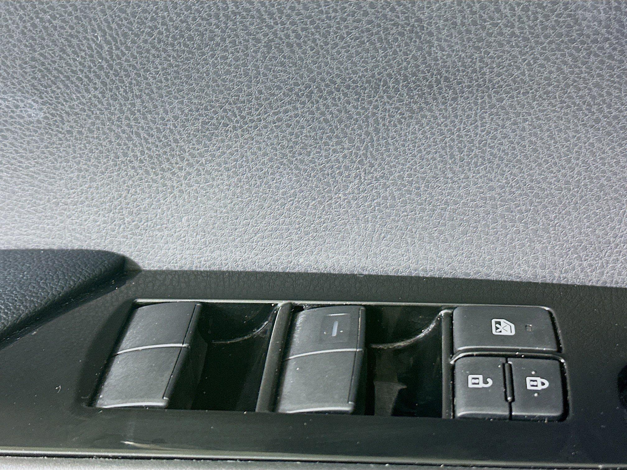 Used 2022 Toyota Prius L Eco image 14