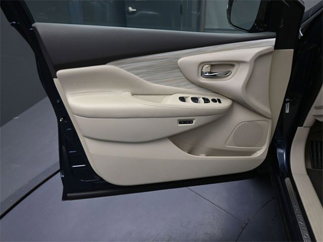 Used 2015 Nissan Murano SL w/ Cargo Package w/Cover image 17