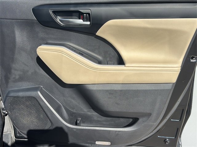 Used 2023 Toyota Highlander XLE image 10