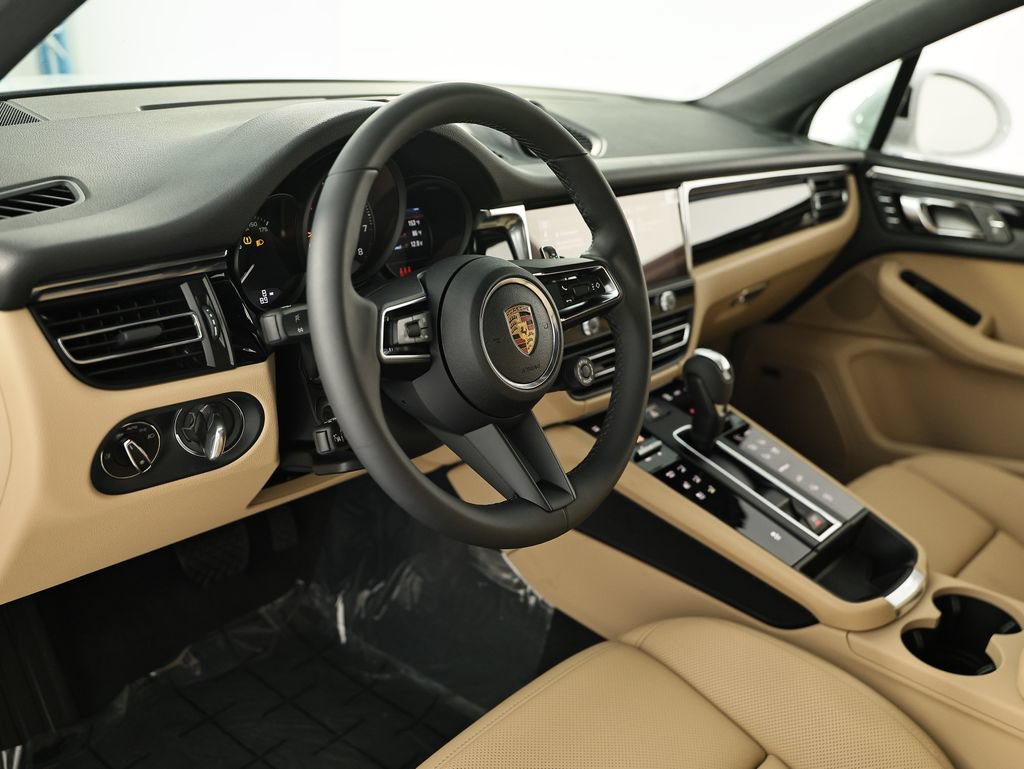New 2026 Porsche Macan AWD/4WD image 4
