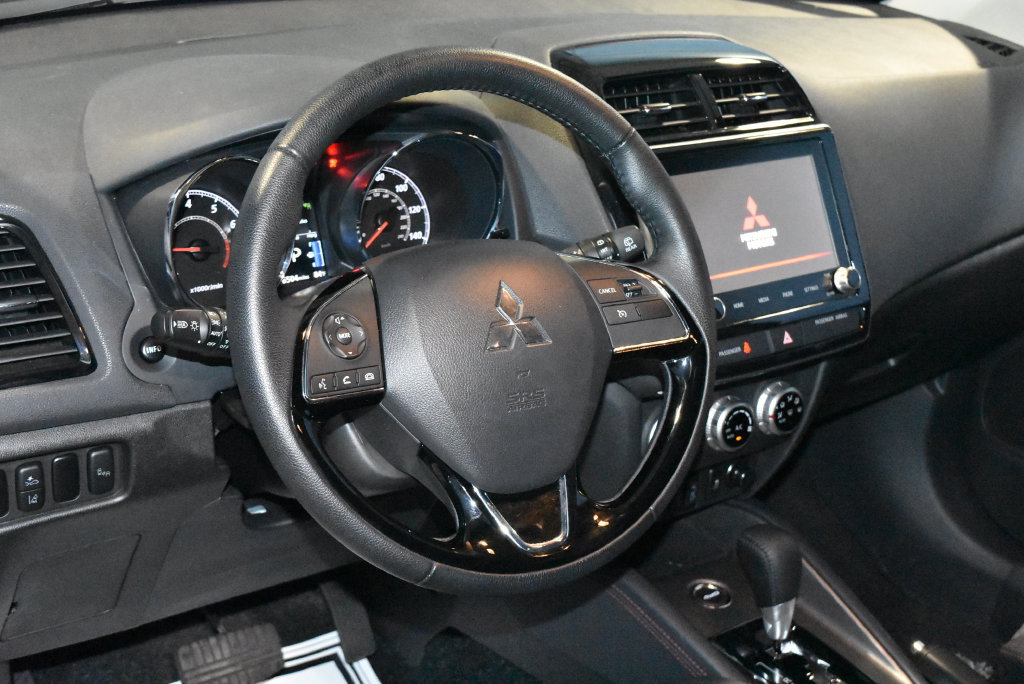 Used 2023 Mitsubishi Outlander Sport SE AWD/4WD image 2