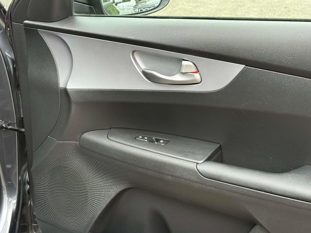 Used 2022 Kia Forte LXS FWD image 8