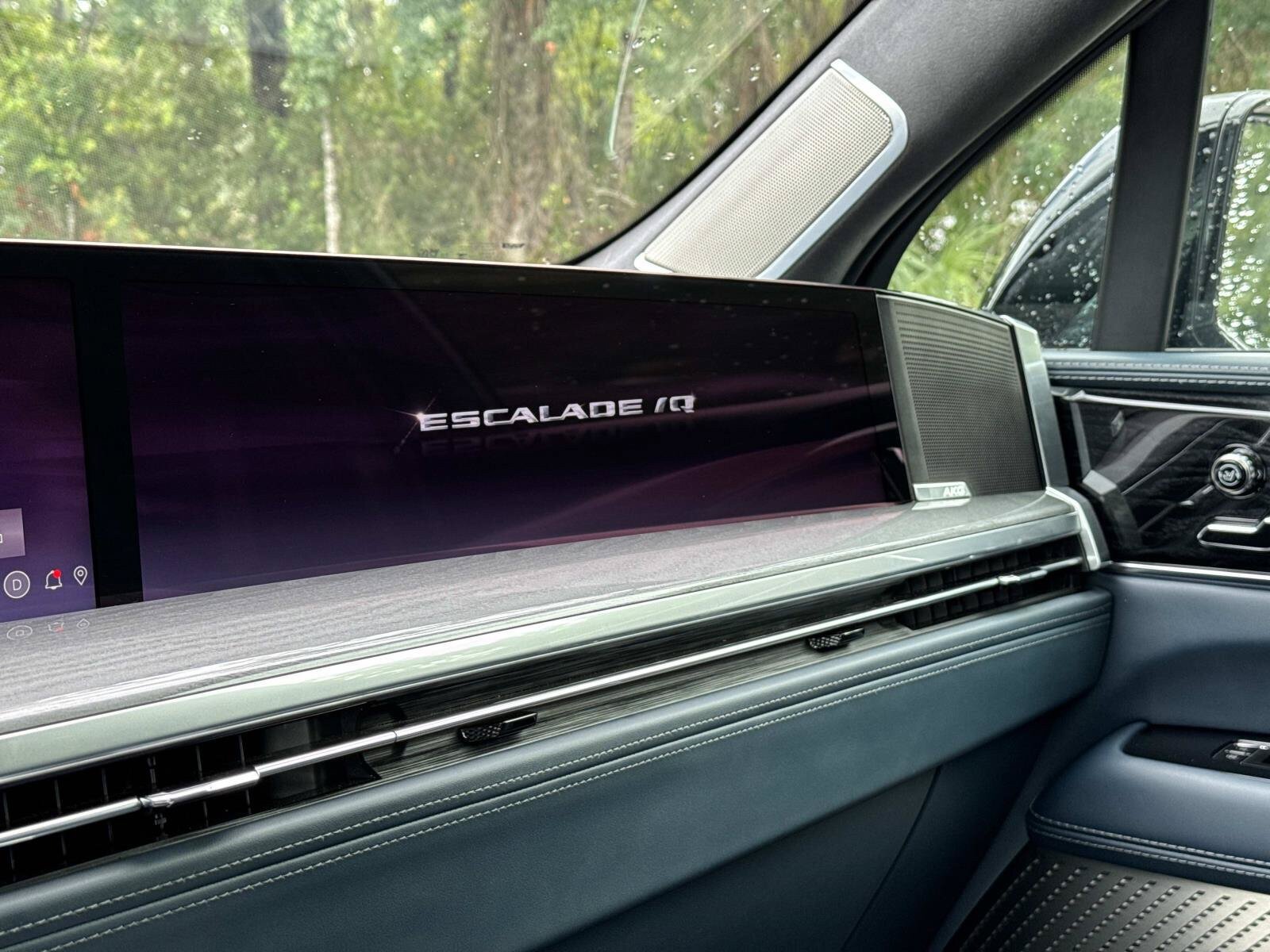 Certified 2025 Cadillac Escalade IQ Luxury 2 w/ LPO, Premium Carpet Package AWD/4WD image 24