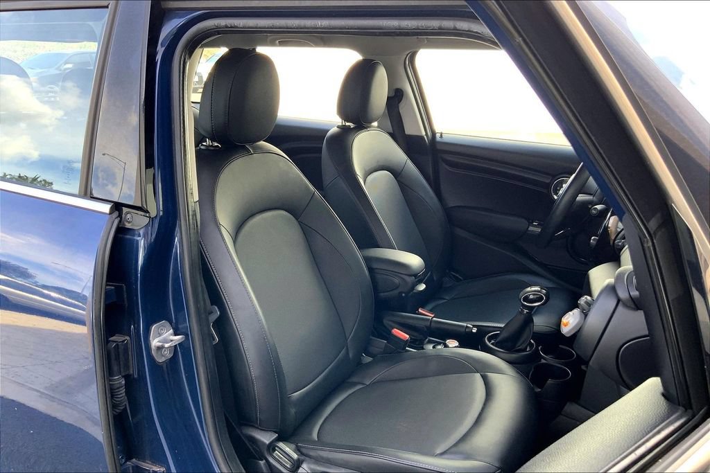 Used 2017 MINI Cooper 4-Door Hardtop FWD image 7