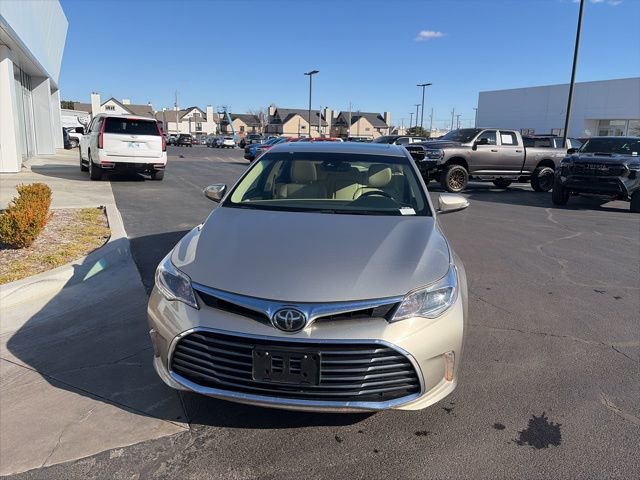Used 2018 Toyota Avalon XLE Premium image 2