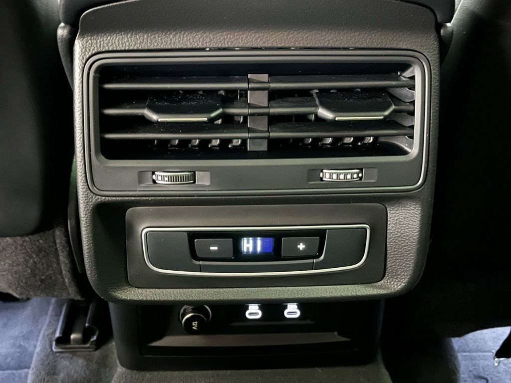 Used 2023 Audi Q8 Premium image 20