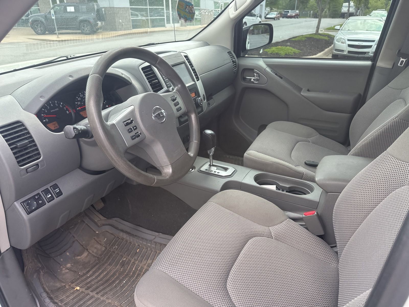 Used 2021 Nissan Frontier SV w/ Midnight Edition Floor Mats AWD/4WD image 13