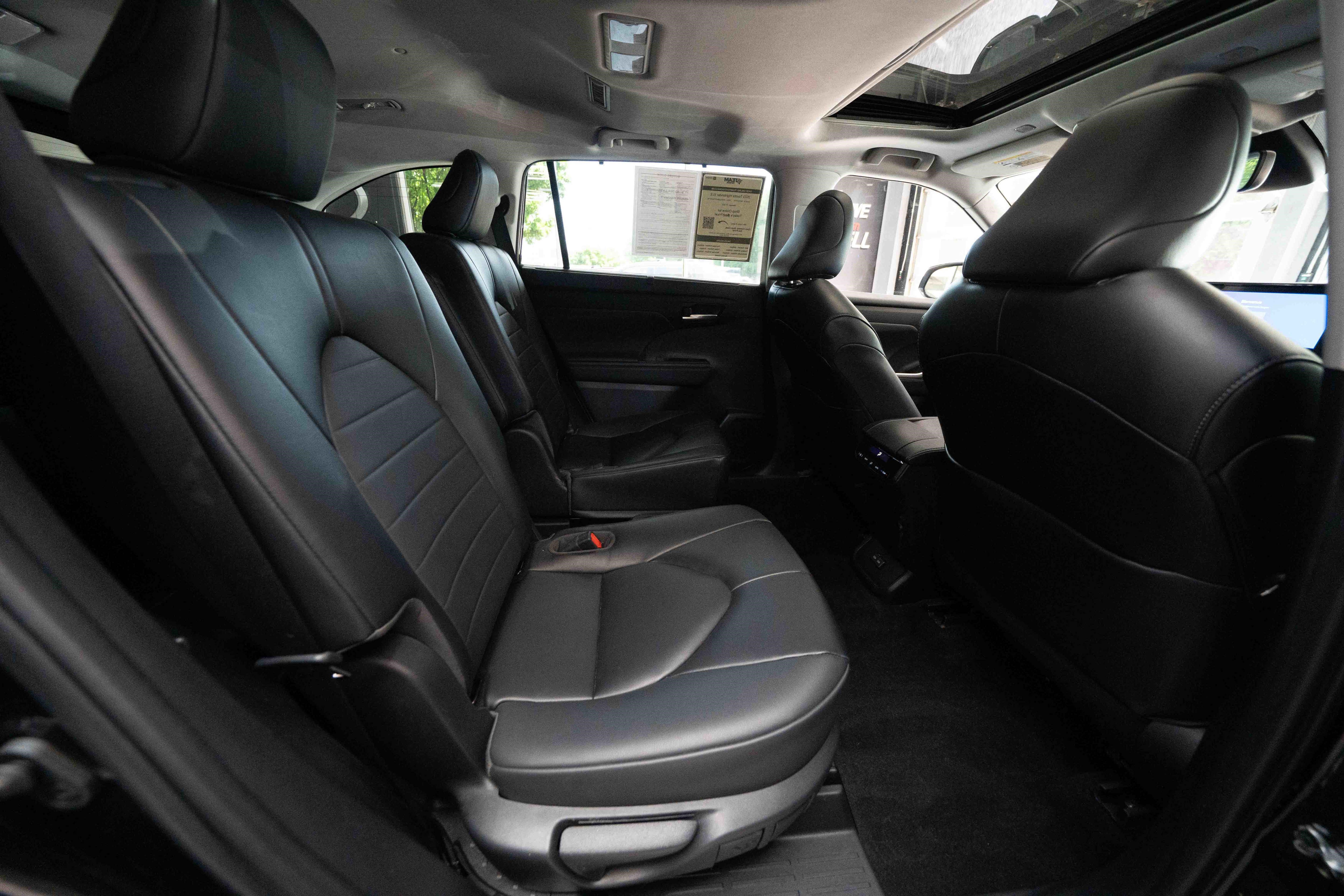 Used 2023 Toyota Highlander XLE AWD/4WD image 25