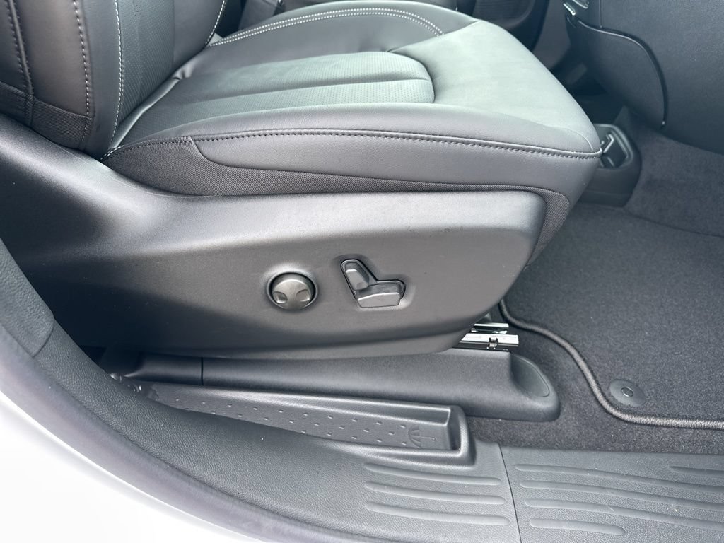 New 2026 Chrysler Pacifica Select AWD/4WD image 61