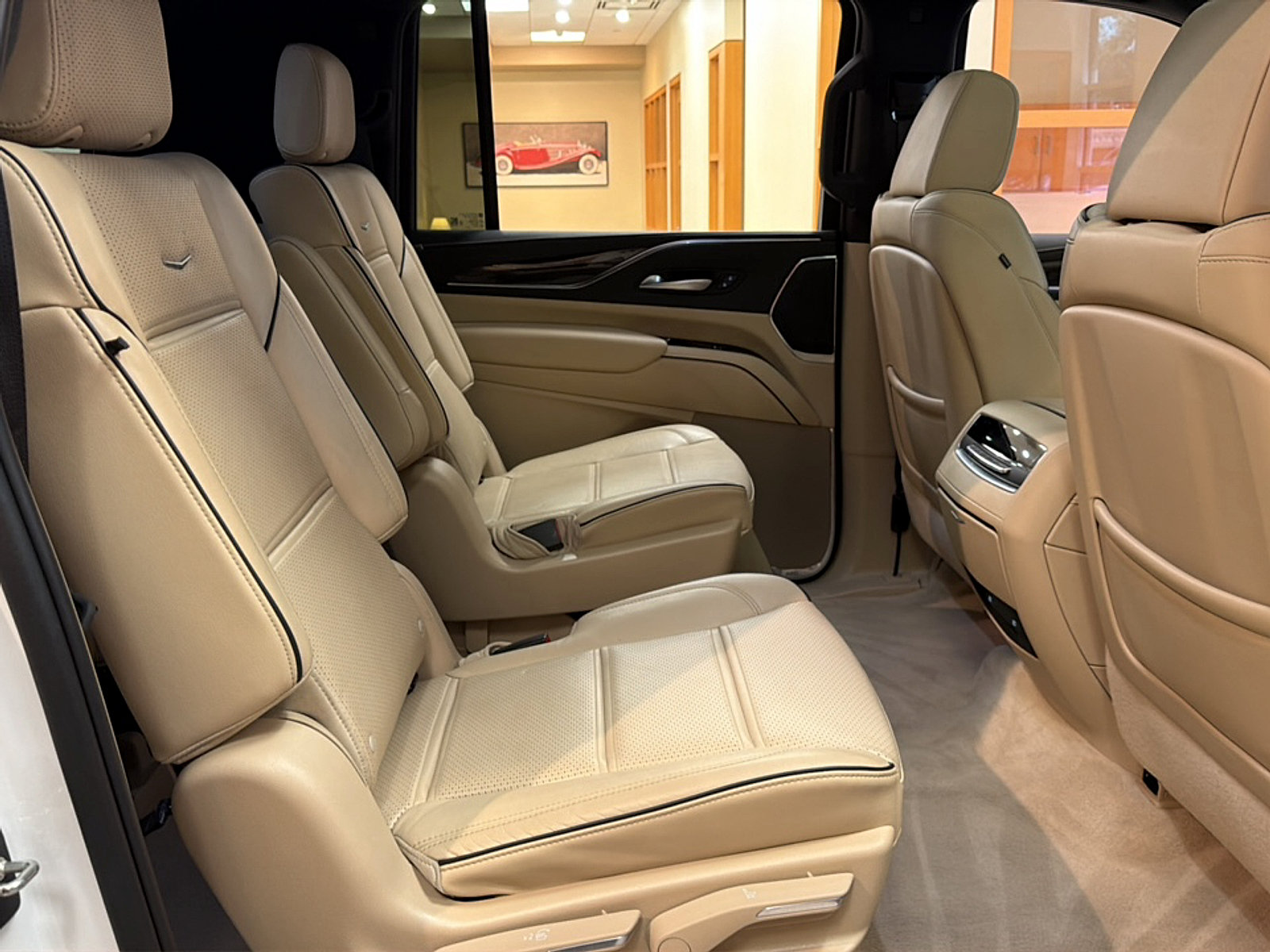 Used 2023 Cadillac Escalade ESV Premium Luxury RWD image 13