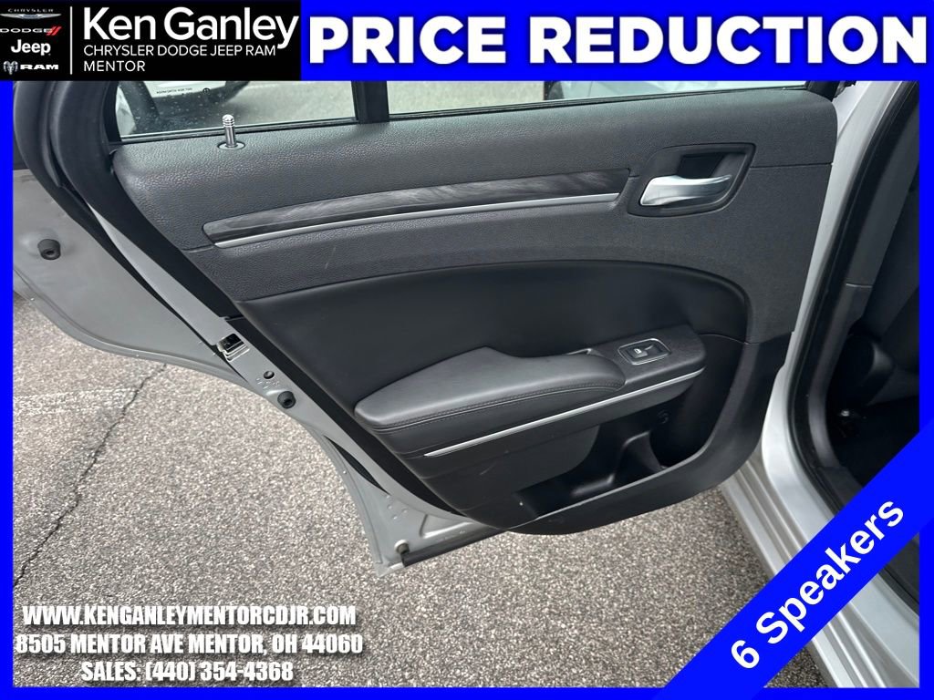 Used 2019 Chrysler 300 Touring w/ Driver Convenience Group image 19
