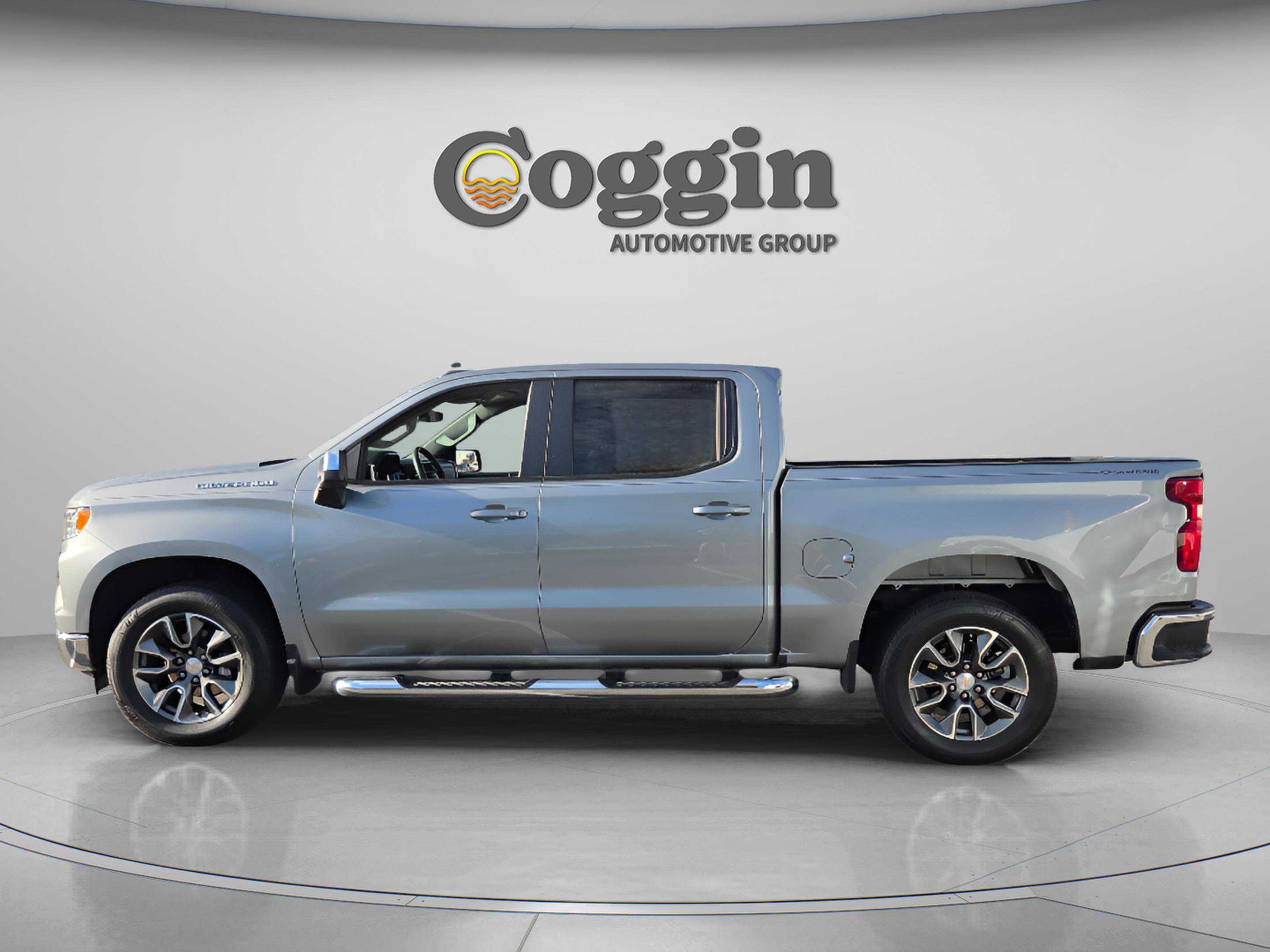 Used 2025 Chevrolet Silverado 1500 LT image 2