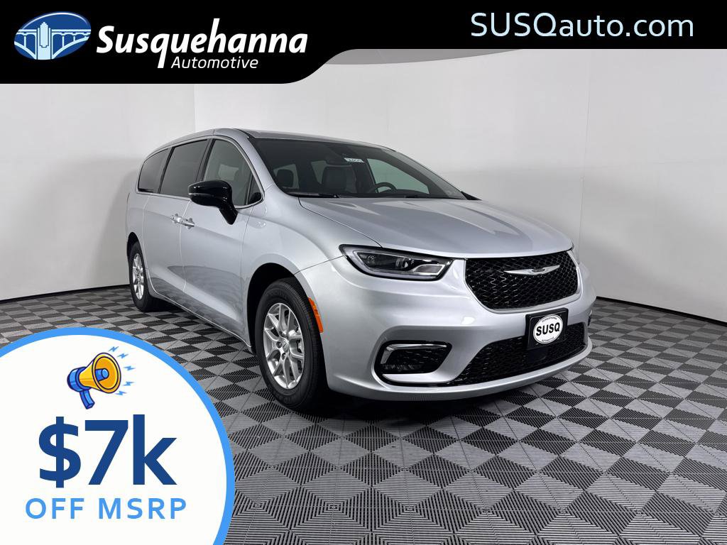 New 2026 Chrysler Pacifica Select