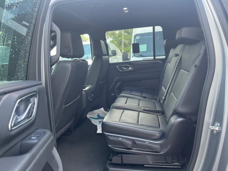 Used 2024 Chevrolet Suburban LT image 33