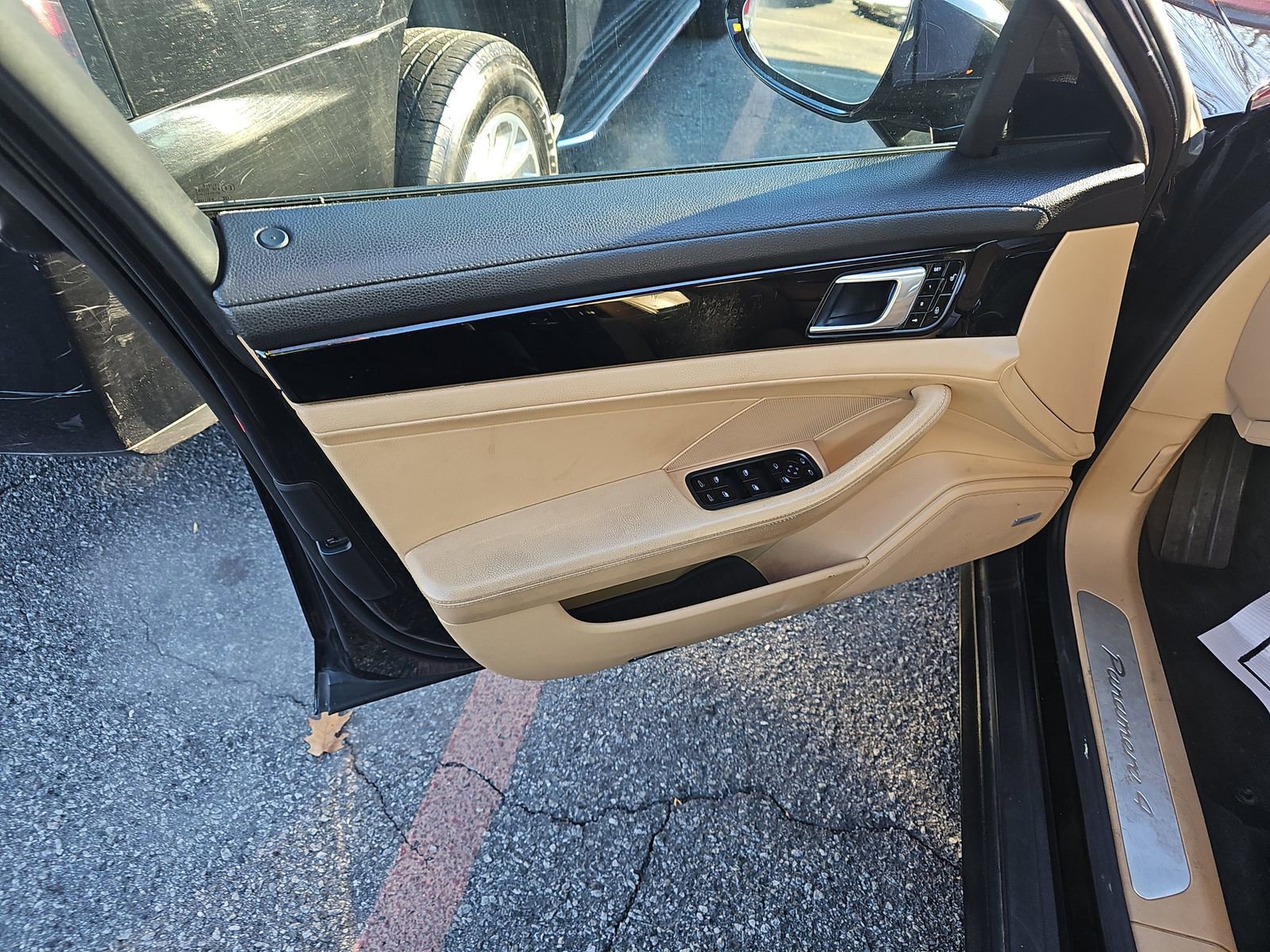 Used 2018 Porsche Panamera 4 image 24