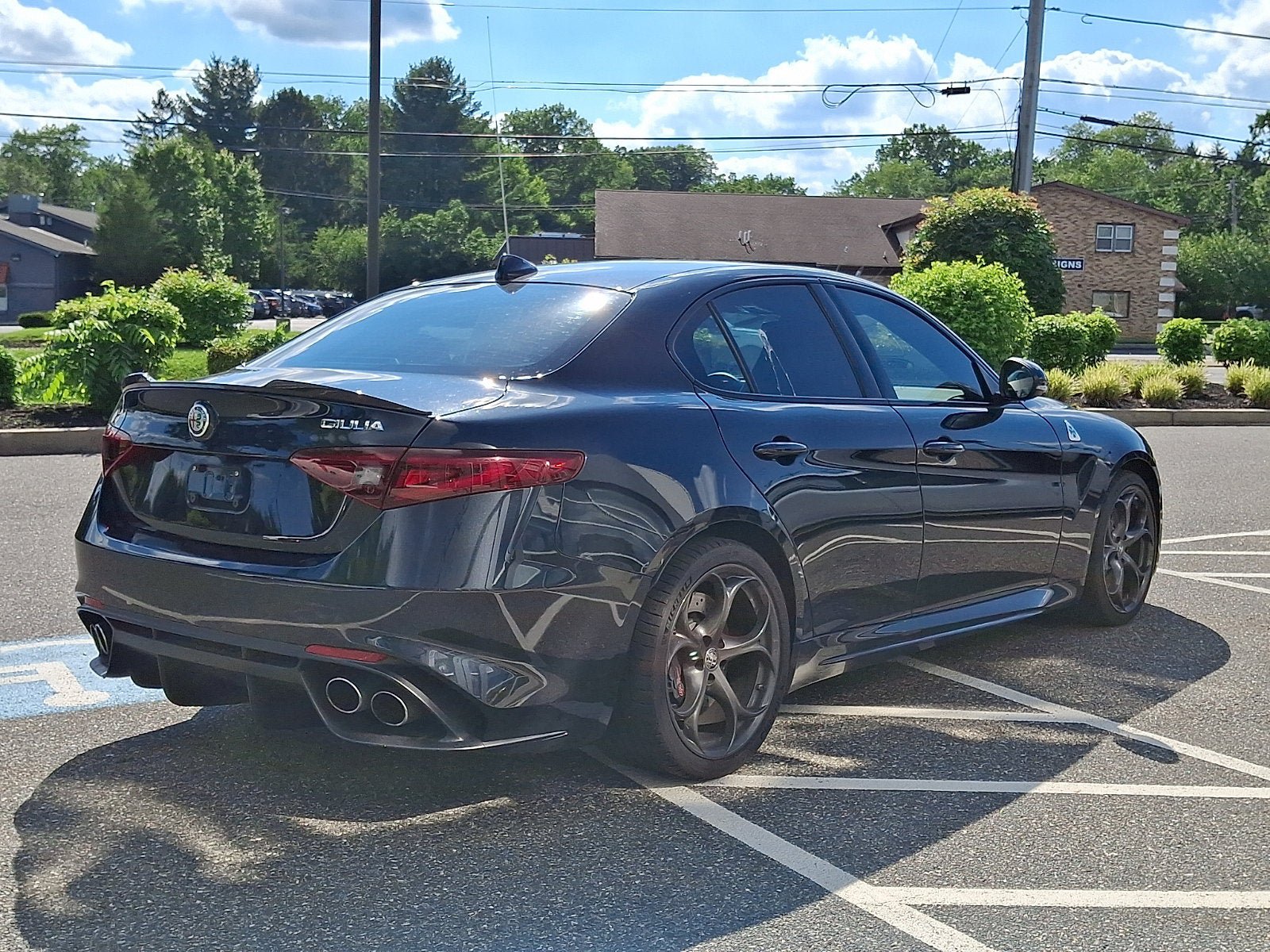 Used 2023 Alfa Romeo Giulia Quadrifoglio RWD image 4