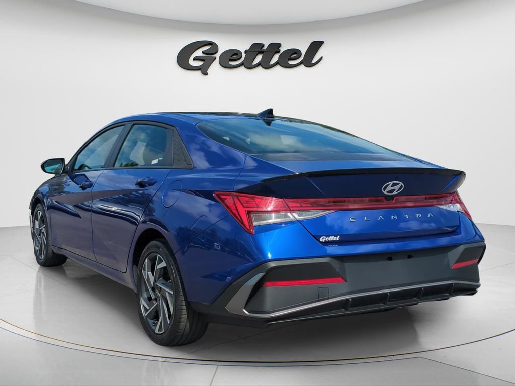Certified 2025 Hyundai Elantra SEL FWD image 7