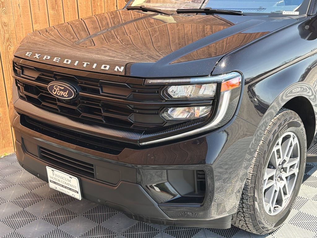 Used 2025 Ford Expedition Active image 20