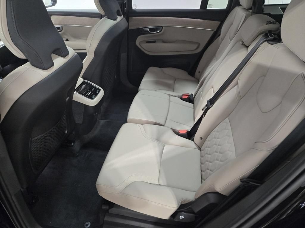 Used 2026 Volvo XC90 B5 Plus w/ Protection Package Premier AWD/4WD image 19