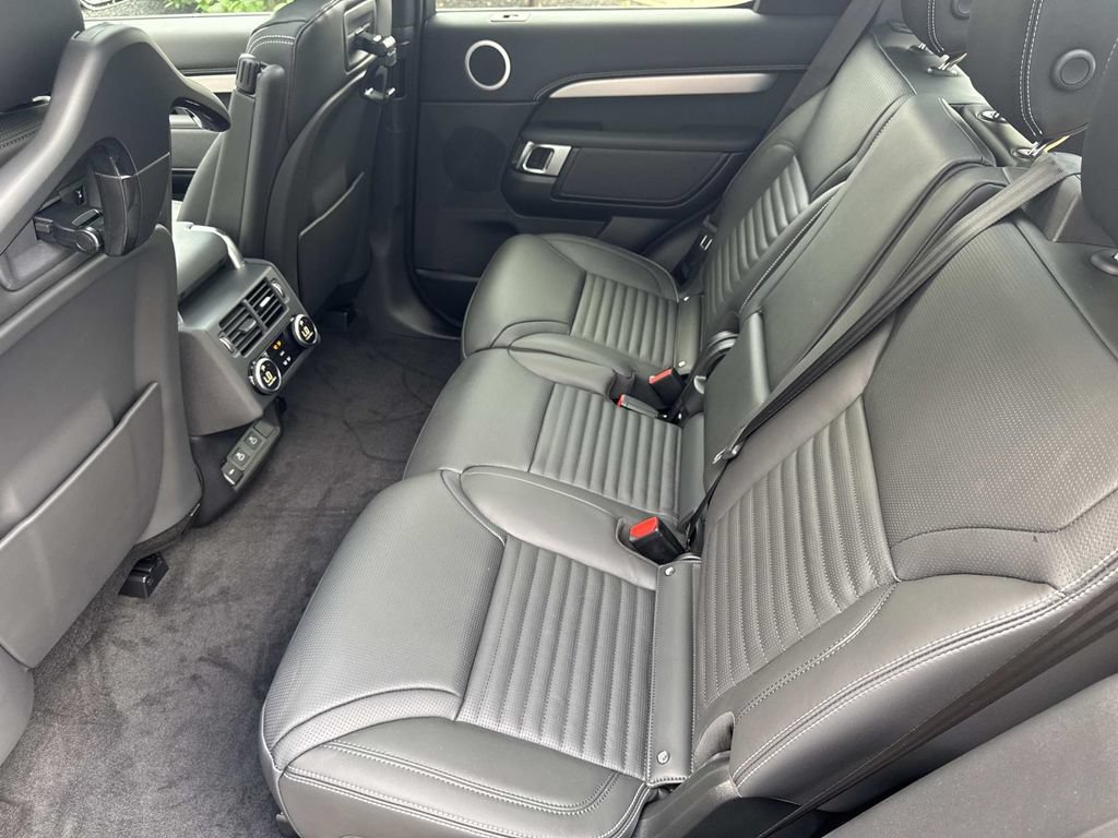 New 2026 Land Rover Discovery Dynamic SE AWD/4WD image 16