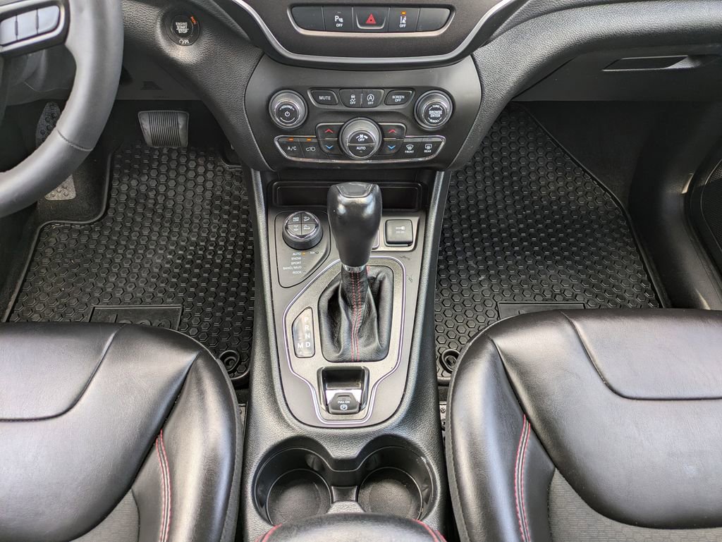 Used 2022 Jeep Cherokee Trailhawk image 21