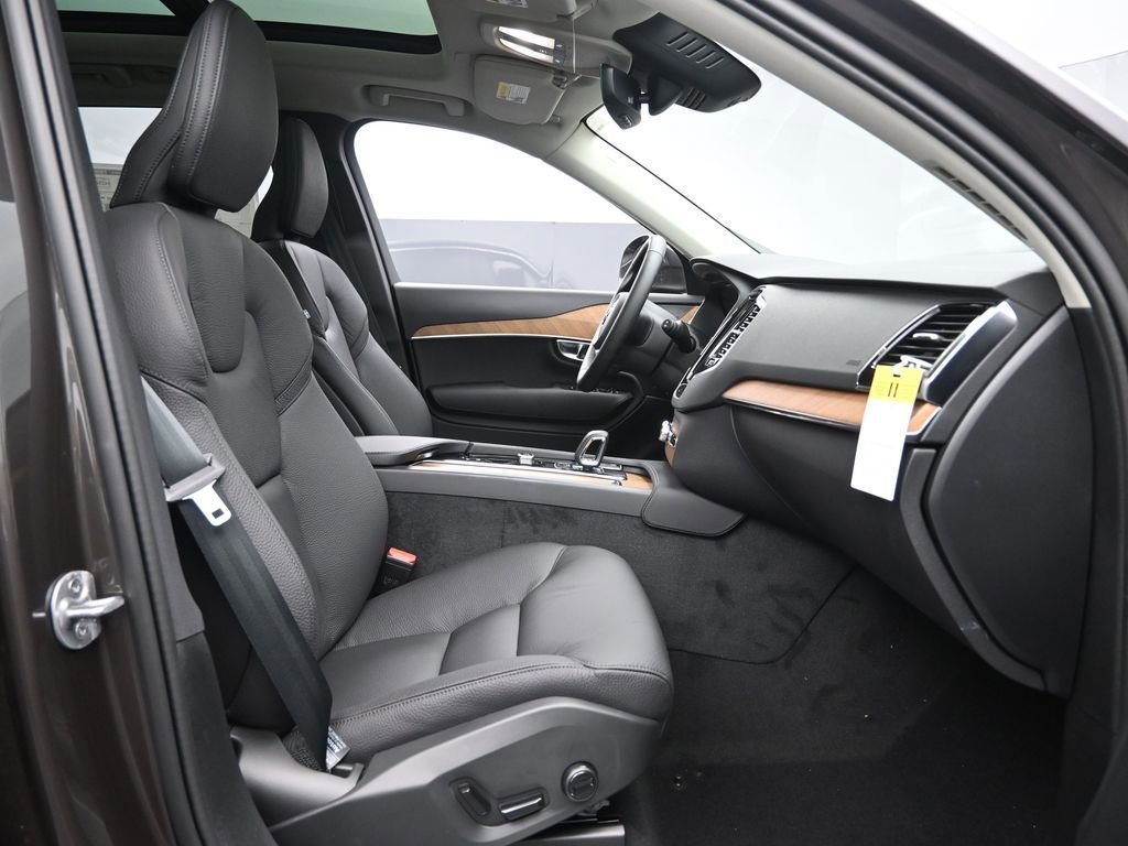 New 2025 Volvo XC90 B6 Plus w/ Protection Package Premier image 29