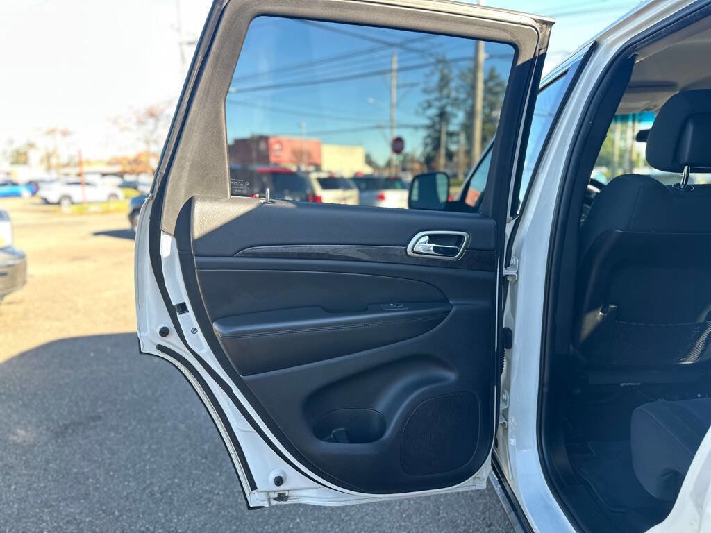 Used 2011 Jeep Grand Cherokee Laredo AWD/4WD image 19