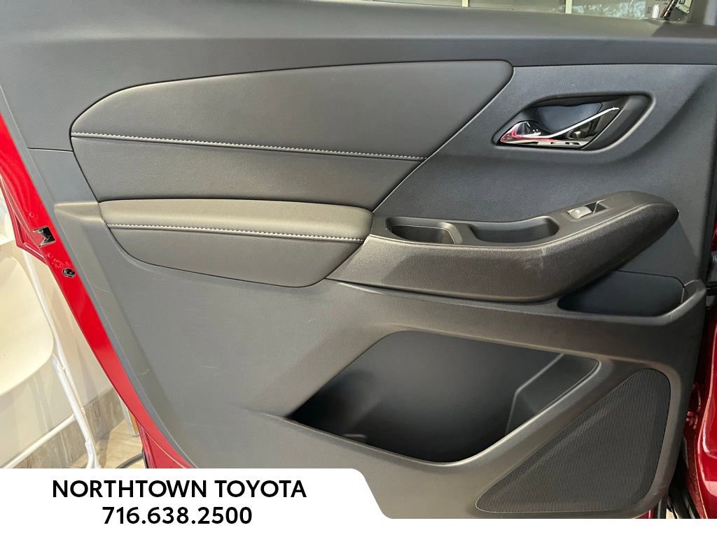 Used 2023 Chevrolet Traverse LT image 15