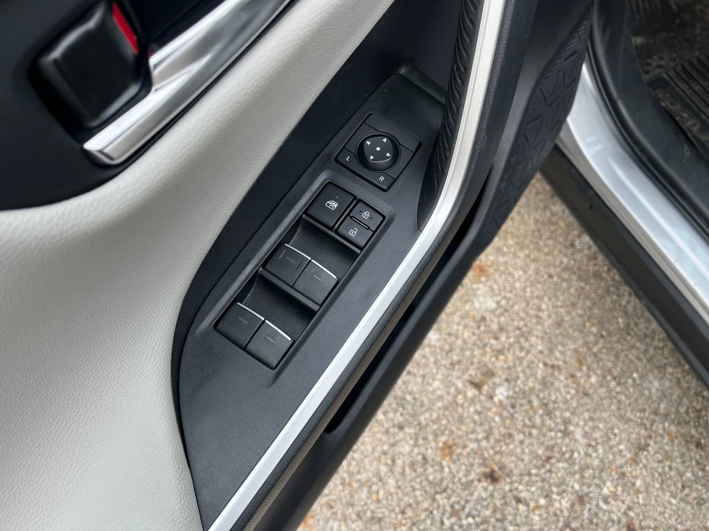 Used 2024 Toyota RAV4 Limited image 12