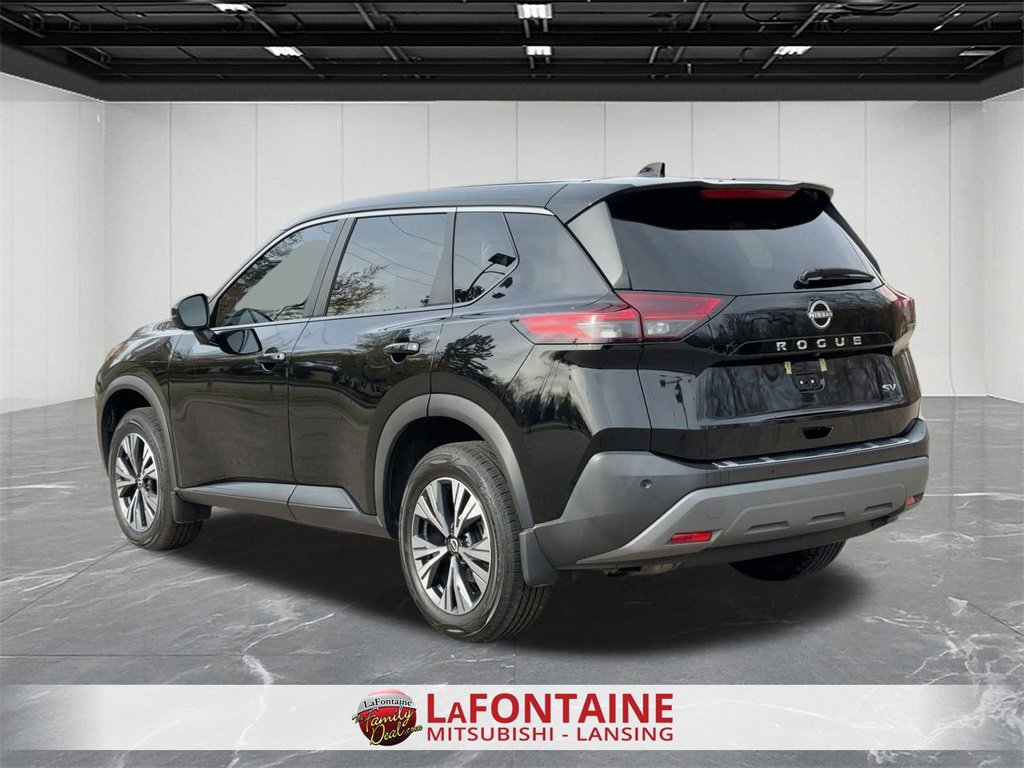 Used 2022 Nissan Rogue SV image 3