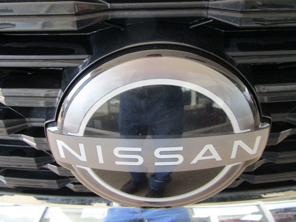 Used 2023 Nissan Rogue SV image 22