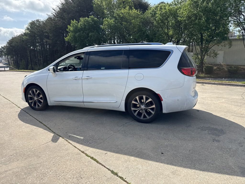 Used 2017 Chrysler Pacifica Limited image 9