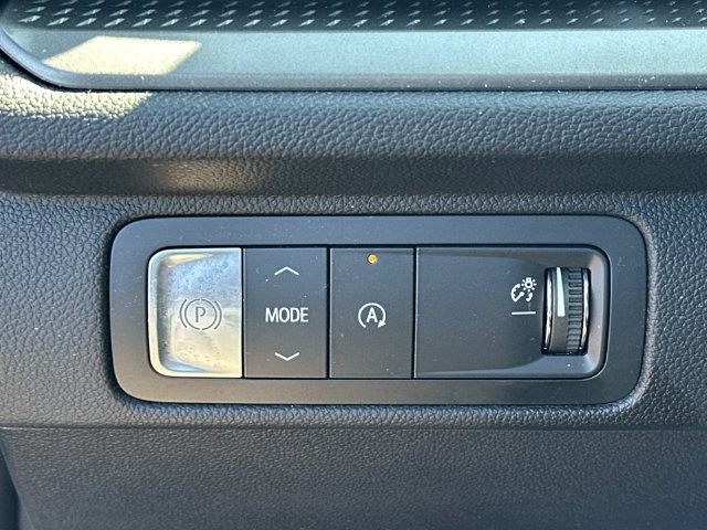 Certified 2025 Chevrolet Traverse LT FWD image 17