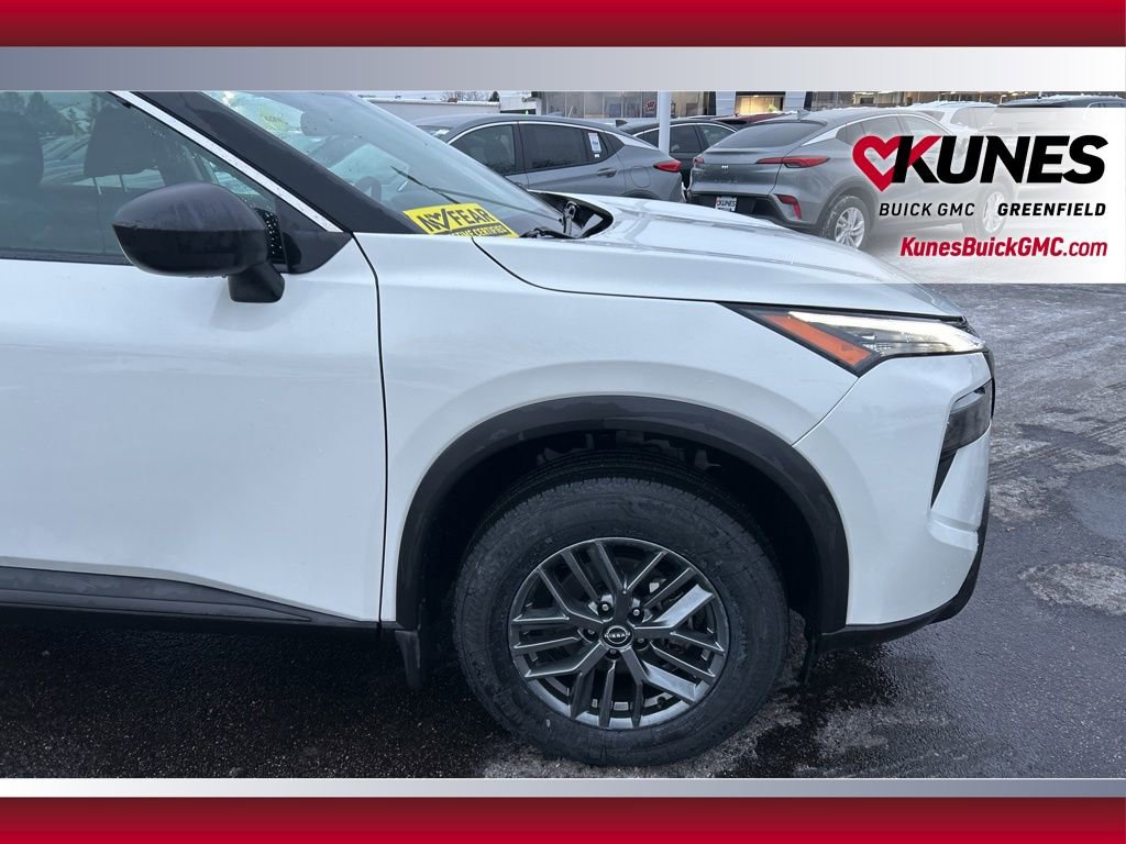 Used 2024 Nissan Rogue S image 15