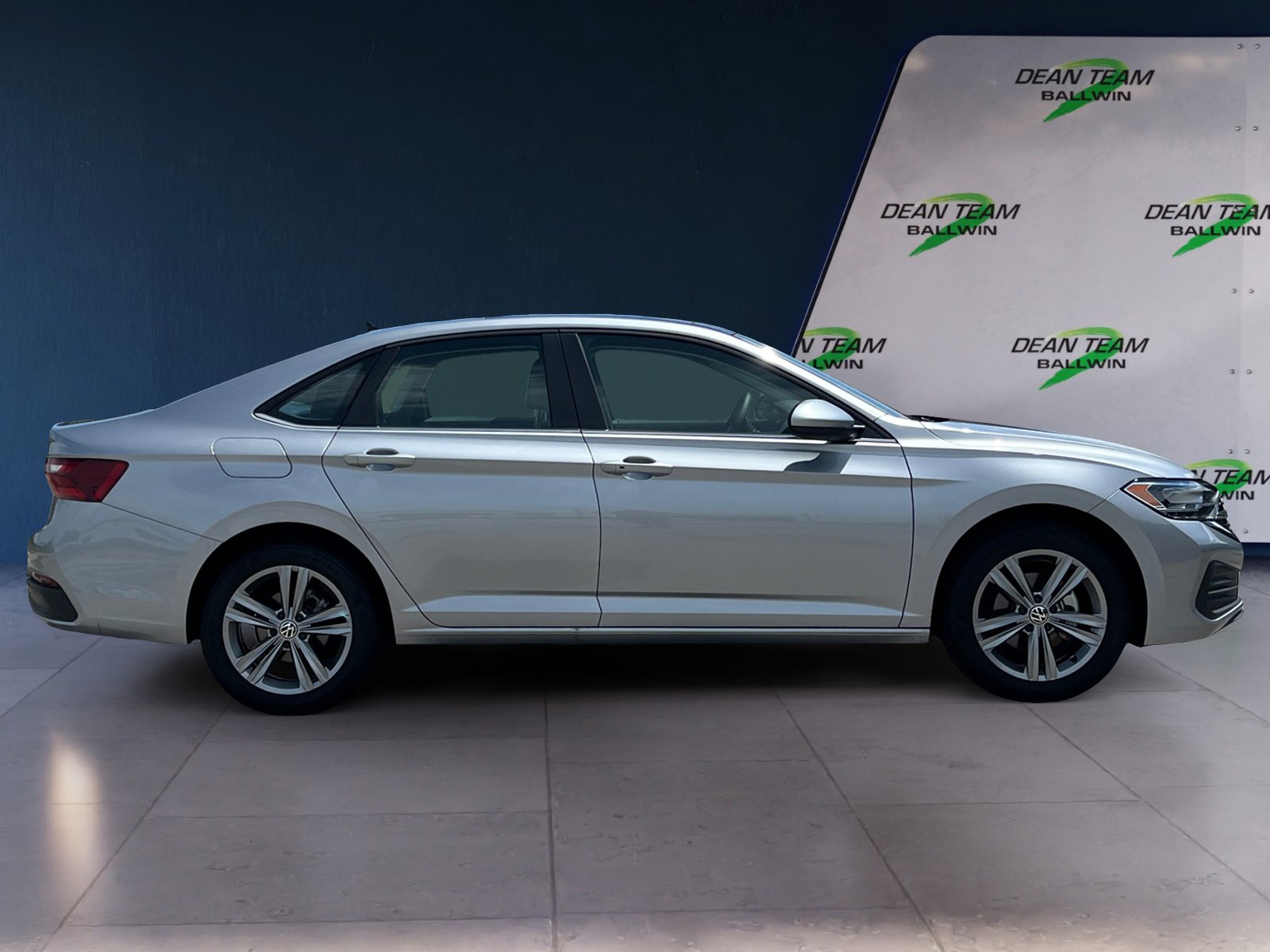 Used 2024 Volkswagen Jetta SE image 9