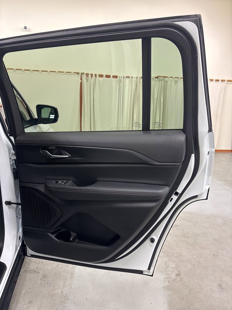 Used 2024 Jeep Grand Cherokee L Laredo image 34