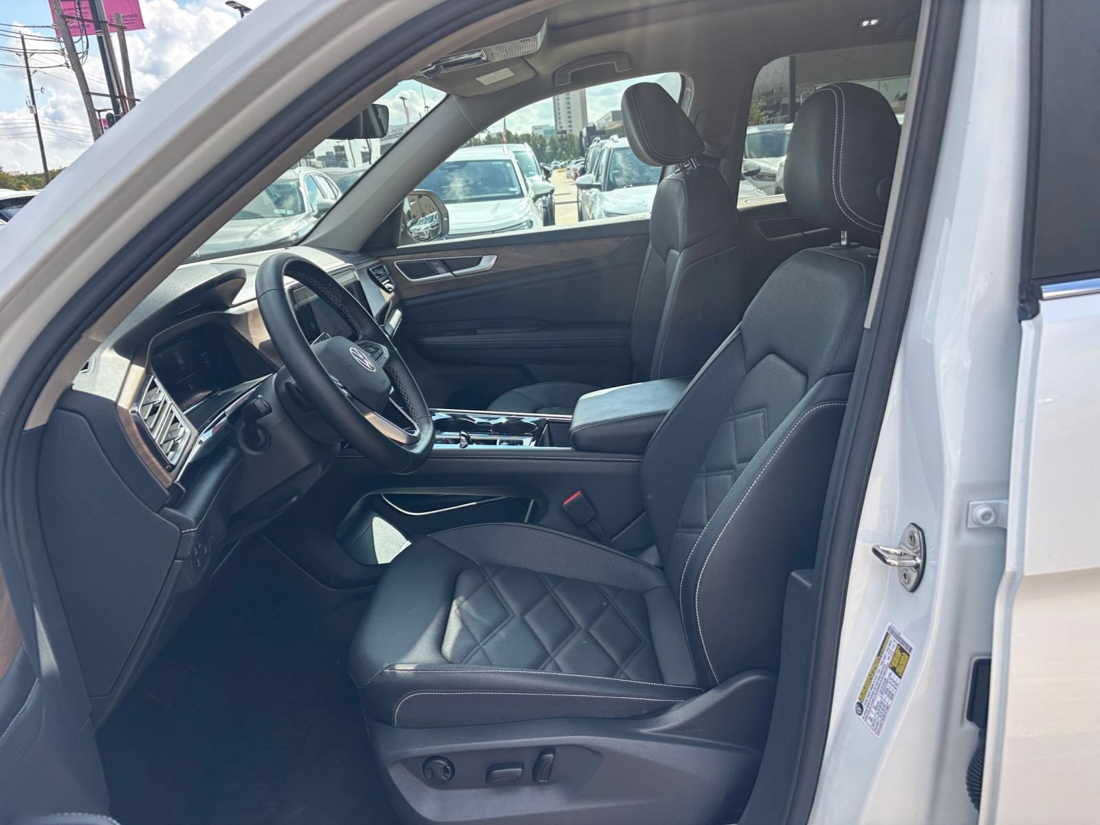 Used 2026 Volkswagen Atlas SE FWD image 25