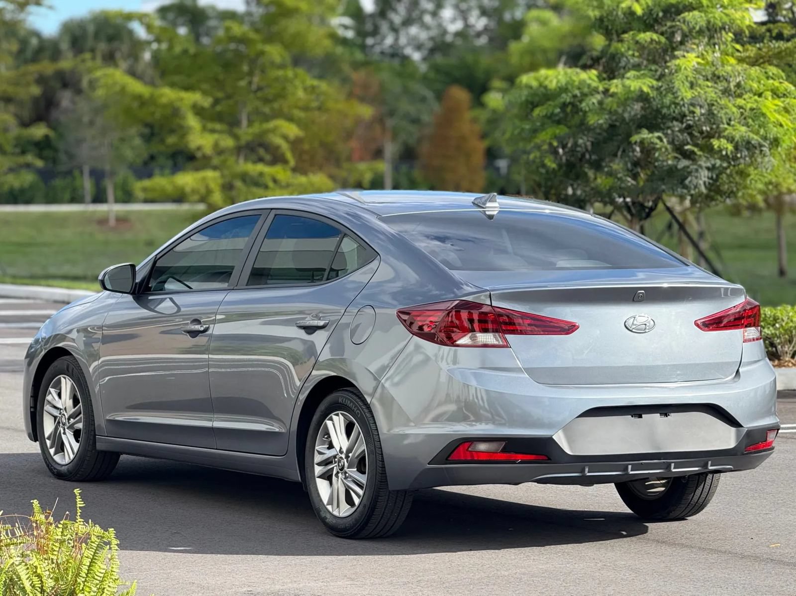 Used 2019 Hyundai Elantra SEL FWD image 3