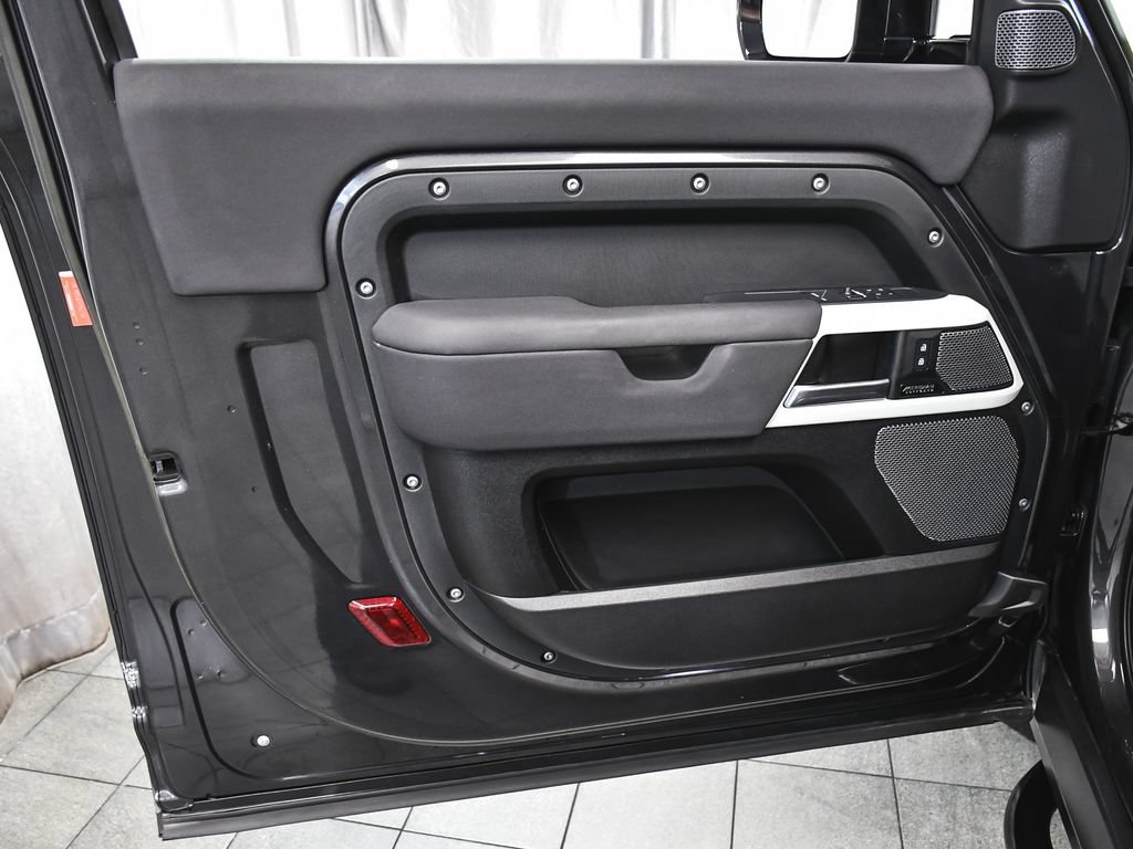 Used 2023 Land Rover Defender 90 X-Dynamic SE AWD/4WD image 9
