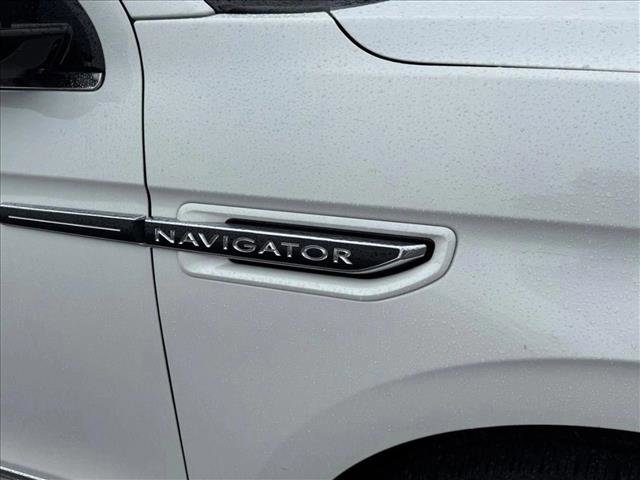 Used 2021 Lincoln Navigator Black Label w/ Cargo Convenience Package AWD/4WD image 12