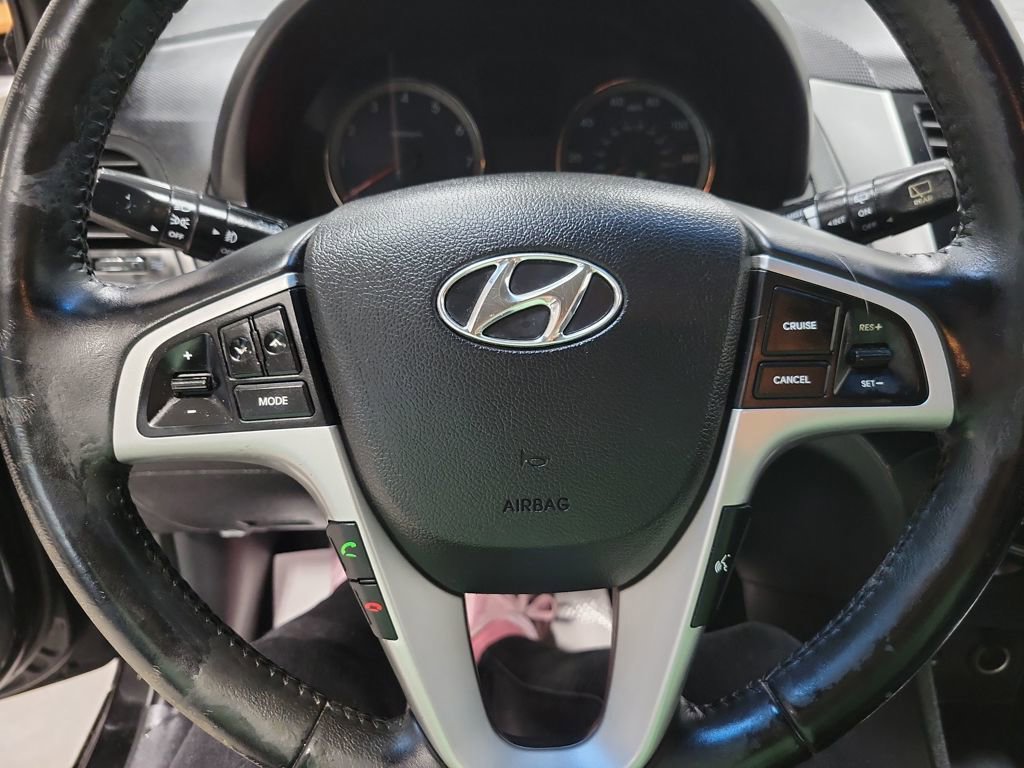 Used 2013 Hyundai Accent SE image 5
