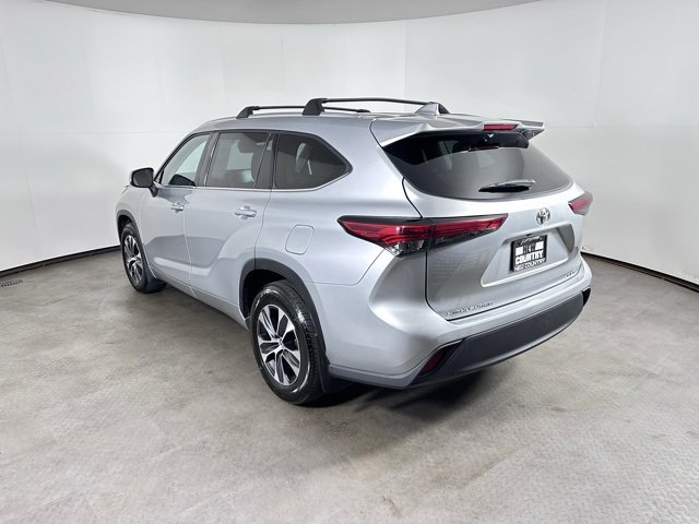 Used 2021 Toyota Highlander XLE image 5