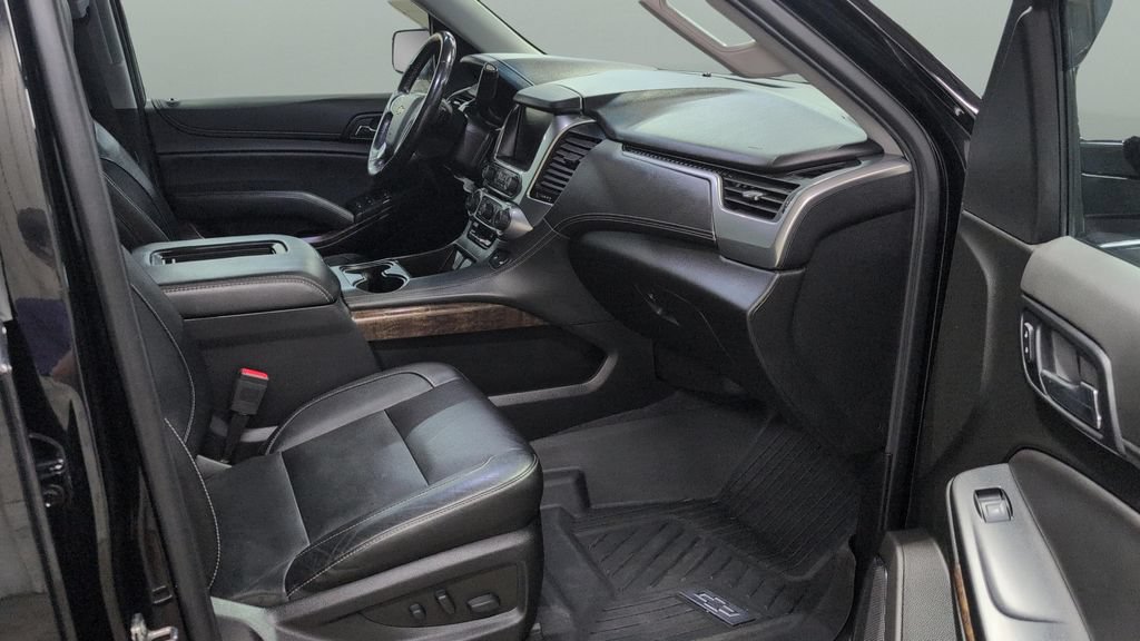 Used 2019 Chevrolet Tahoe LT w/ Luxury Package AWD/4WD image 26