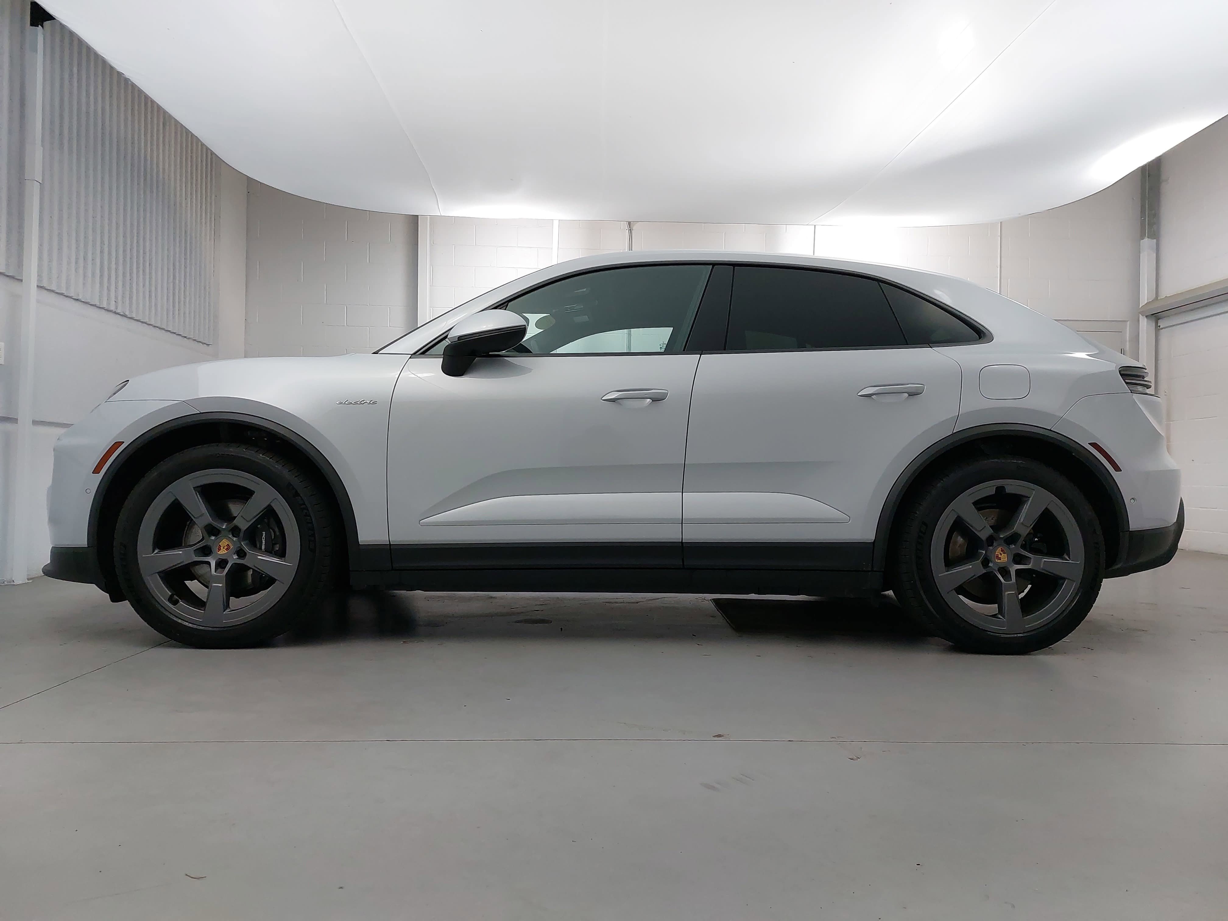 Certified 2025 Porsche Macan Electric RWD image 2
