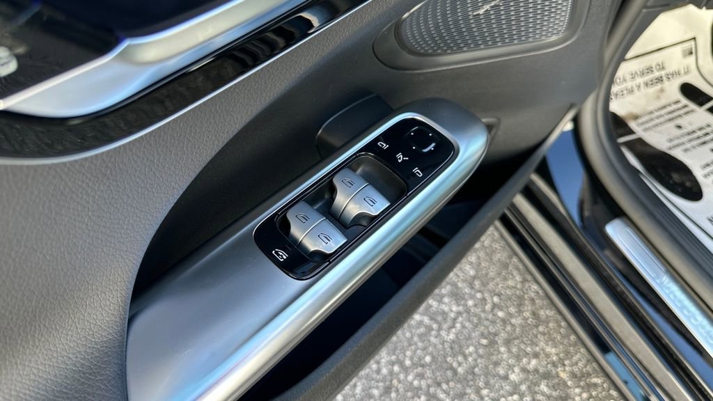 Used 2025 Mercedes-Benz C 300 Sedan image 5