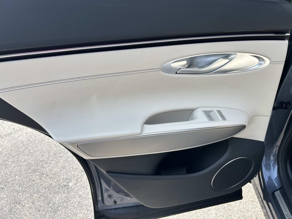New 2027 Genesis GV70 2.5T Select AWD/4WD image 22