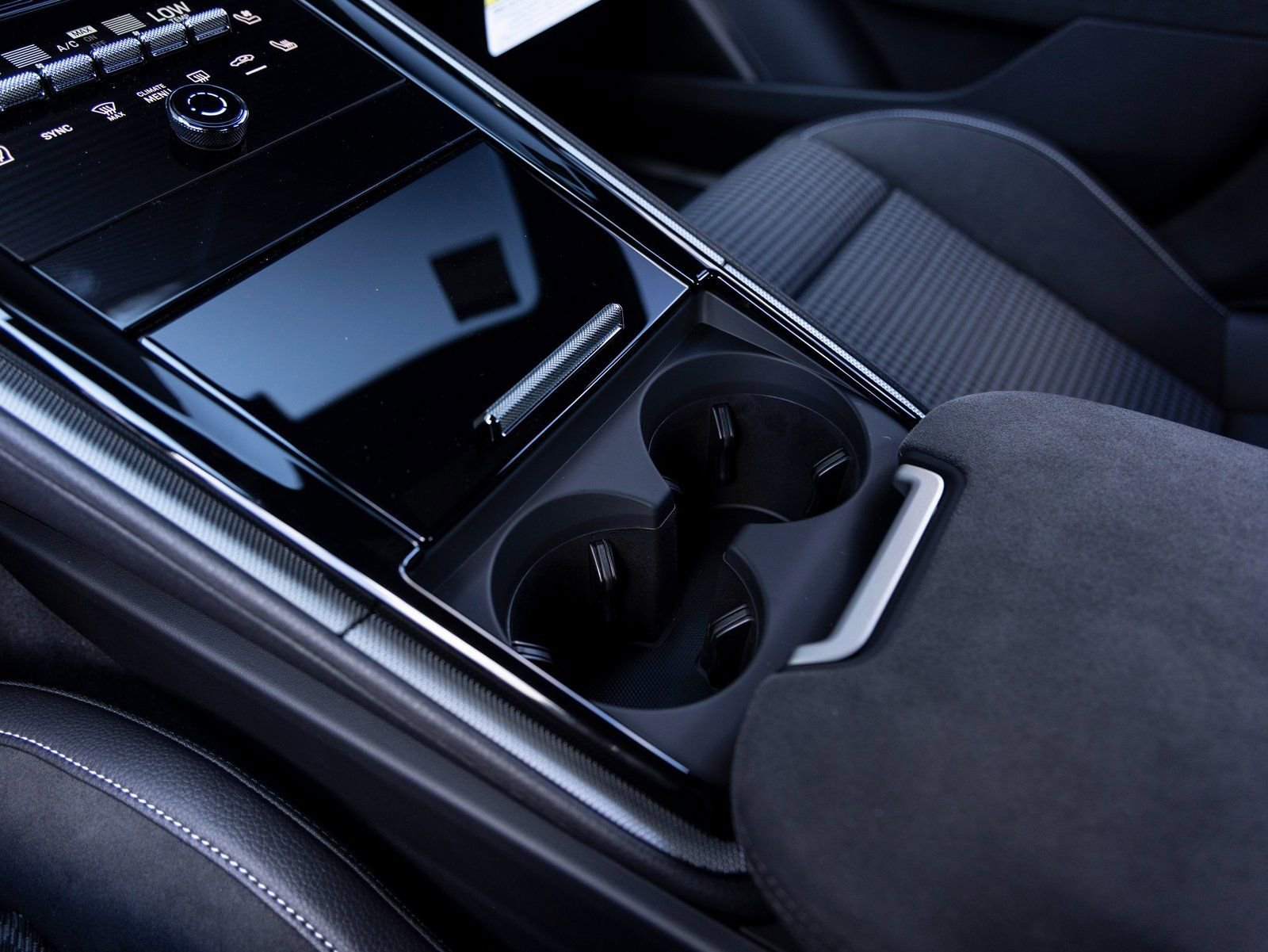 Used 2025 Porsche Panamera 4 image 19