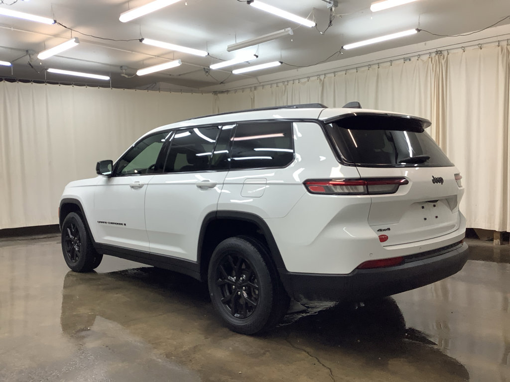 Used 2024 Jeep Grand Cherokee L Laredo image 8