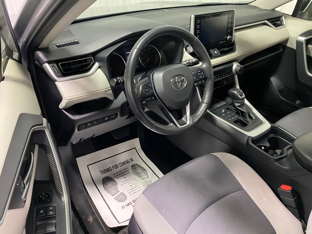 Used 2019 Toyota RAV4 XLE image 2