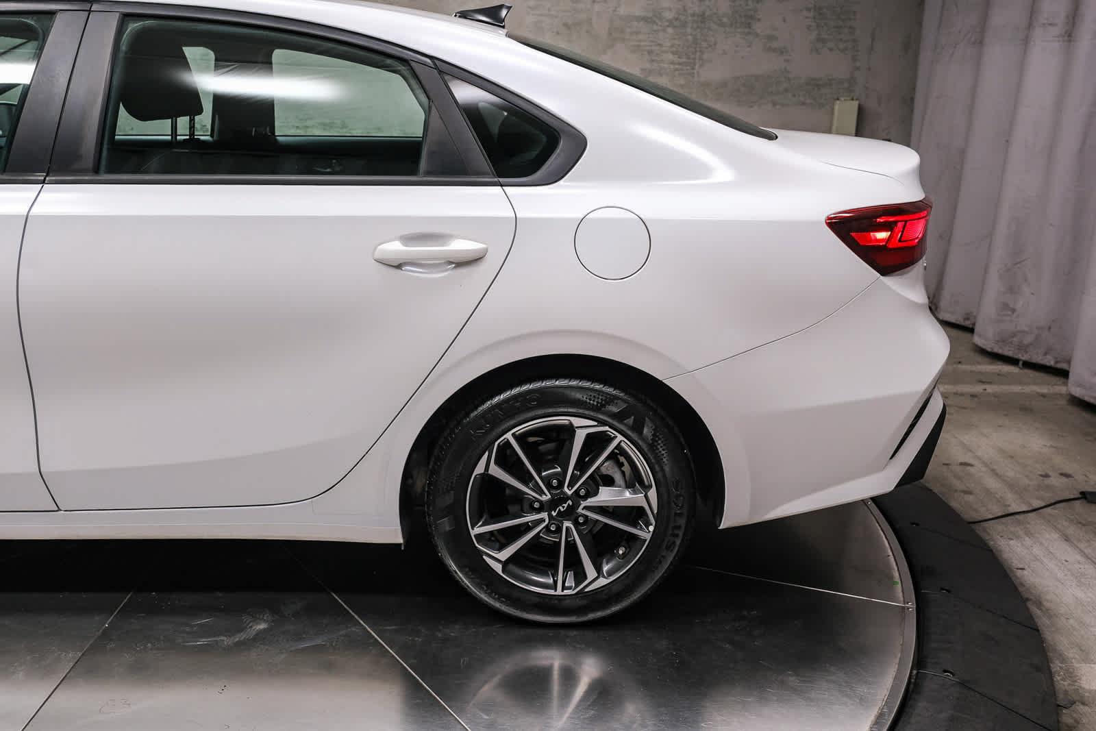 Used 2023 Kia Forte LXS FWD image 8